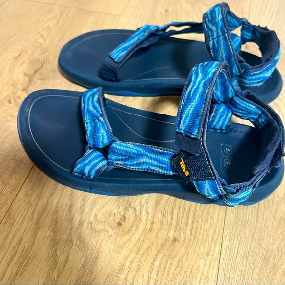 Teva Original Universal Sandals Blue Wave Pattern Women’s Size 8 Men’s Size 6 - Picture 1 of 8